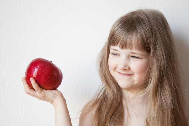 タイミングに注意！朝食べると“シミ”ができやすくなってしまうフルーツとは？