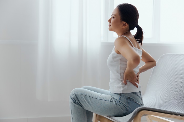 座りっぱなしで腰痛に…！腰痛を予防・改善するおすすめ法