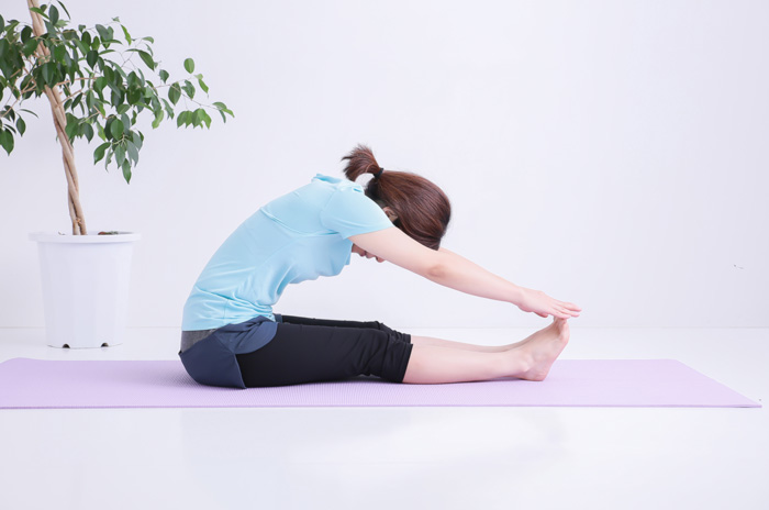 腰痛予防に必須！必ずできる！呼吸と合わせたロールアップの練習方法！