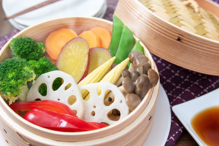 夜ご飯は野菜たっぷりの鍋やスープ、蒸し野菜などにしてお米の摂取量を減らす、または食べないようにする。