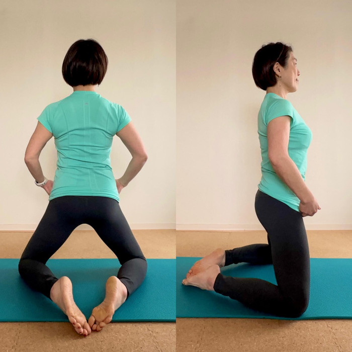 ①股関節の動き：1、膝を肩幅よりやや広めに開きつま先を揃える
